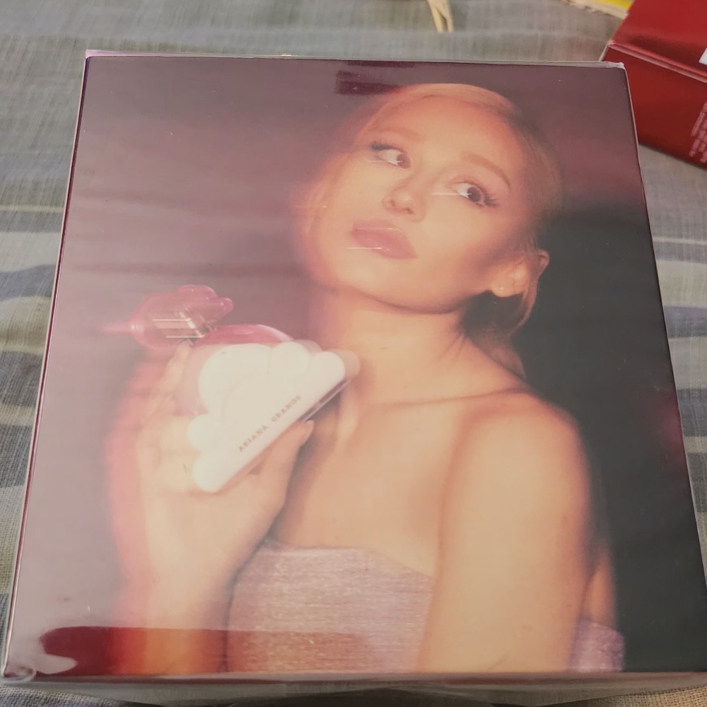 3.4 FL OZ Ariana Grande Pink Cloud Eau de Parfum